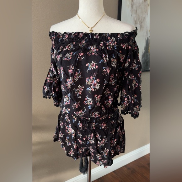 Off the shoulder floral print pom pom romper - Picture 4 of 10